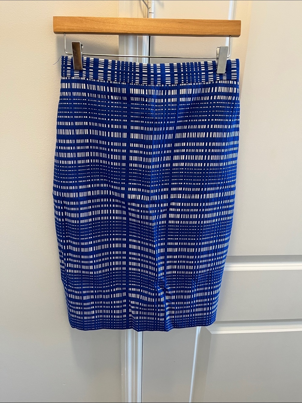 Banana Republic Blue and White Patterned Pencil Skirt